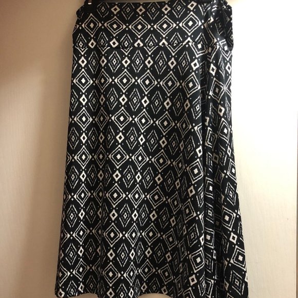 Lulaoe Azure Black and White skirt Size La…